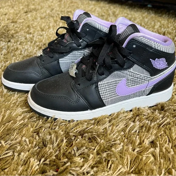 AIR JORDAN 1 MID SE GS HOUNDSTOOTH